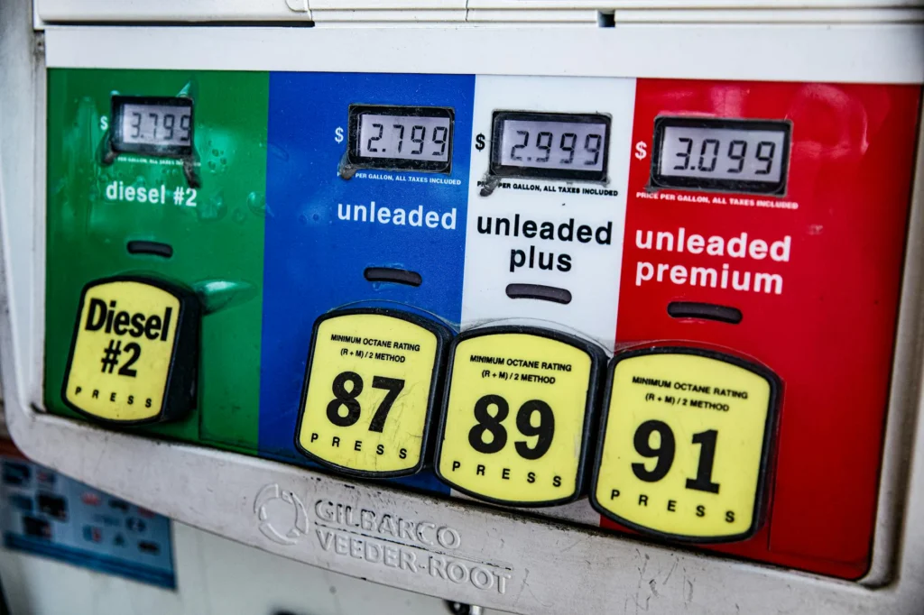 Geopolitical Storm: Oil Surges & Global Market Impact